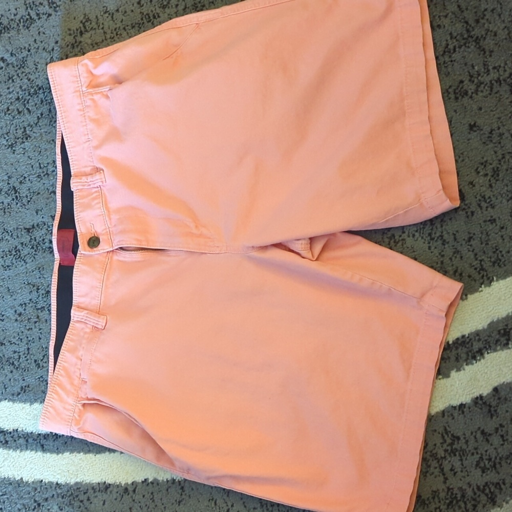 Men's salmon colored cotton shorts in great condition size 44